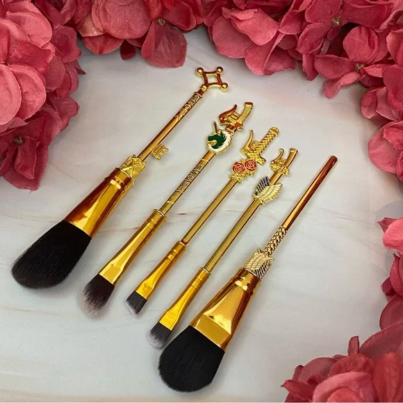 Attack on Titan Gold 5 Piece Makeup Brush Set with Bag - Picture 4 of 16